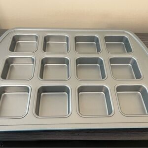 Non-Stick Silver Muffin Pan